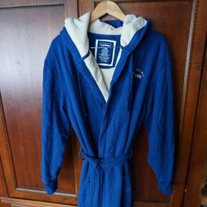 Men's large fleece lined knee length hooded robe